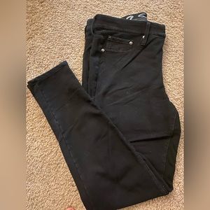 Seven7 brand black zip up skinny jeans size 8, never worn